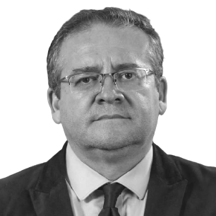 Петьо Славов