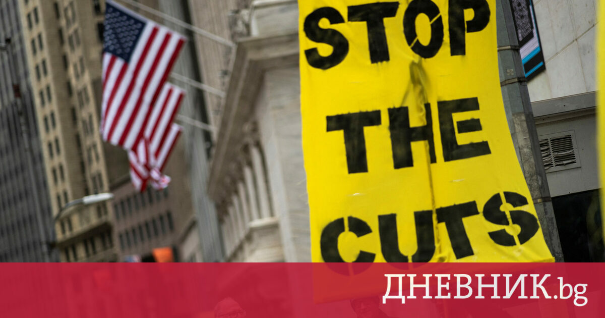 Federal Workers Return: The Great Office Knife Comeback