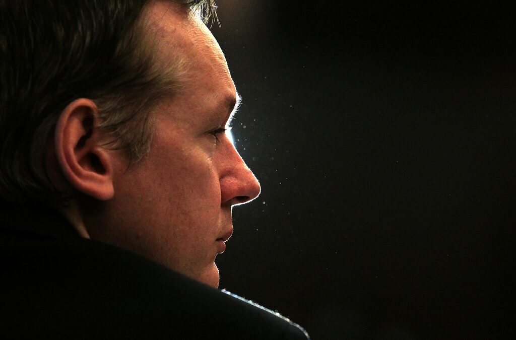 Основателят на WikiLeaks Джулиан Асандж е арестуван в Лондон