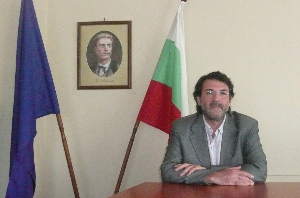 Димитър Дерелиев е един от създателите на Националния филмов център, се посочва в официалната му визитка на страницата на МС<br />