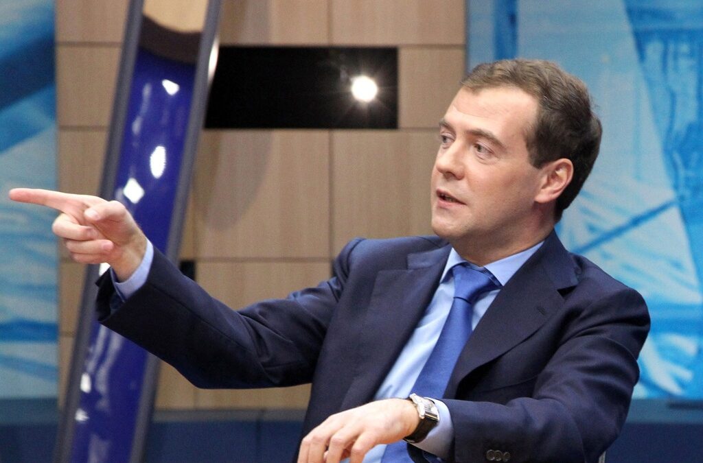 Медведев даде обобщаващо интервю едновременно за три популярни телевизионни канала.