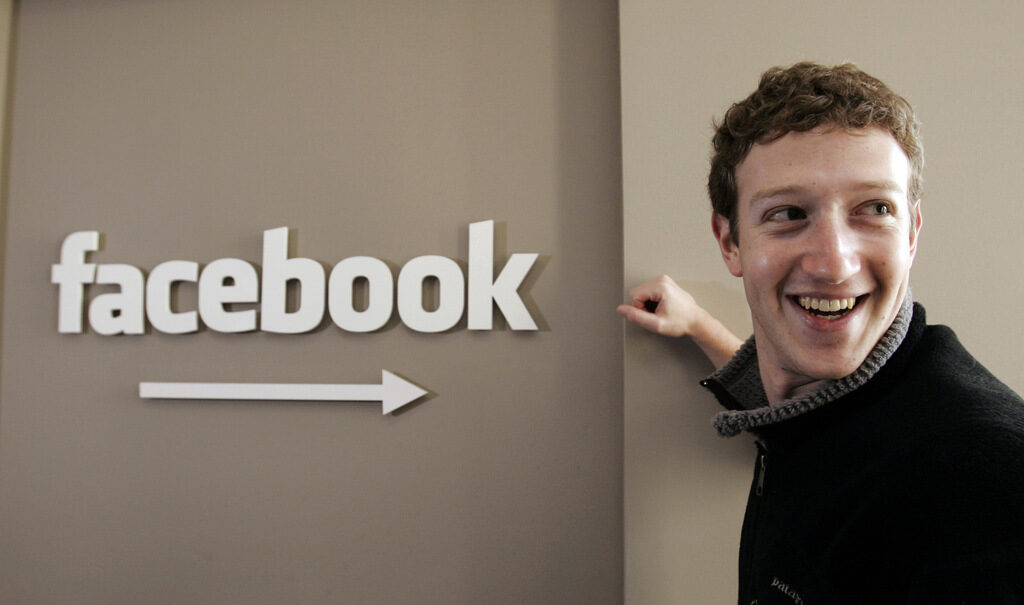 Facebook засега няма да споделя телефони и адреси с външни сайтове