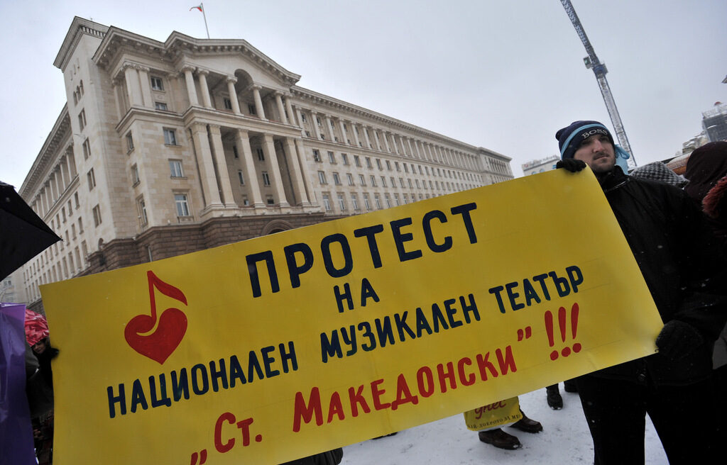 Панкин започна да съветва Рашидов, след като от трупата на музикалния театър "Стефан Македонски" протестираха за назначаването му като директор на оперетата.