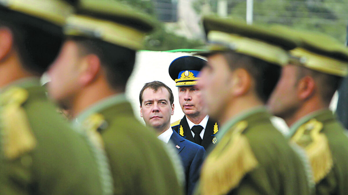 Решението на президента Медведев да посети Йерихон "не е отмъщение за провалената му визита в Израел" поради стачката на израелското външно министерство, заяви вчера руският външен министър Сергей Лавров