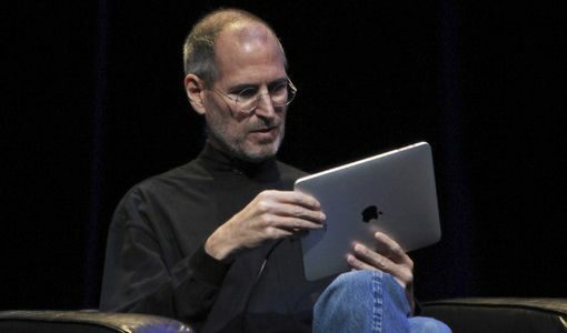 На 17 януари изпълнителният директор на Apple Стив Джобс обяви, че излиза в болнични за неопределен период от време.