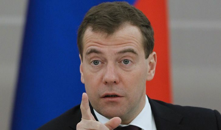 Дмитрий Медведев уволни с подобен остър тон още само двама души, единият от които бе кметът на Москва Юрий Лужков Дмитрий Медведев уволни с подобен остър тон още само двама души, единият от които бе кметът на Москва Юрий Лужков