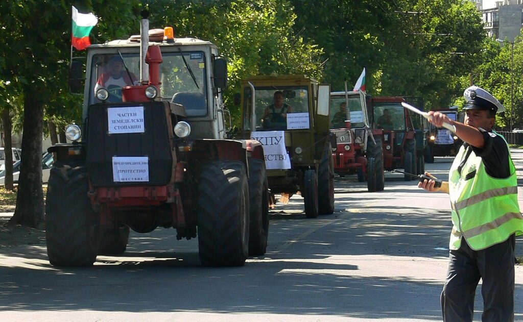 Протестиращите зърнопроизводители искат да преговарят само с премиера