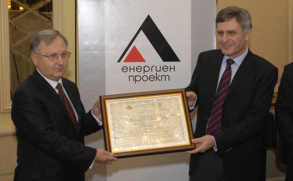 През 2007 г. компанията получи сертификат за първи клас инвестиция за енергийния си проект "Ломски лигнити"