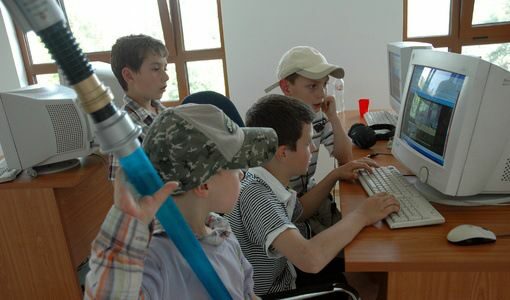 Водещи технологични компании ще подобряват интернет пространството за децата