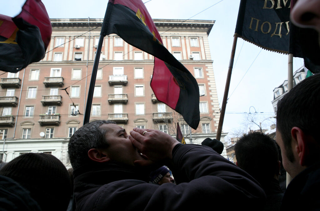 ВМРО Българско национално движение проведе протест срещу увеличенията в цените на тока и водата от пред сградата на ДКЕВР