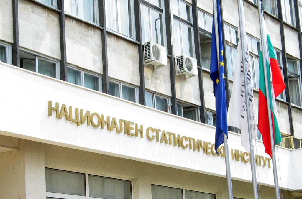 Броят на кината и театрите намалява, но зрителите стават все повече Броят на кината и театрите намалява, но зрителите стават все повече