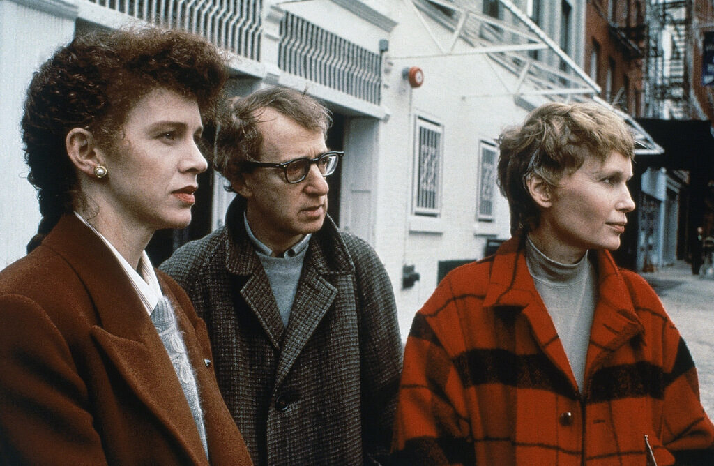 Кадър от драмата "Съпруги и съпрузи" (1992). Следващата продукция на Уди Алън, The Bop Decameron, ще отбележи третия му филм с участието на Джуди Дейвис (вляво)