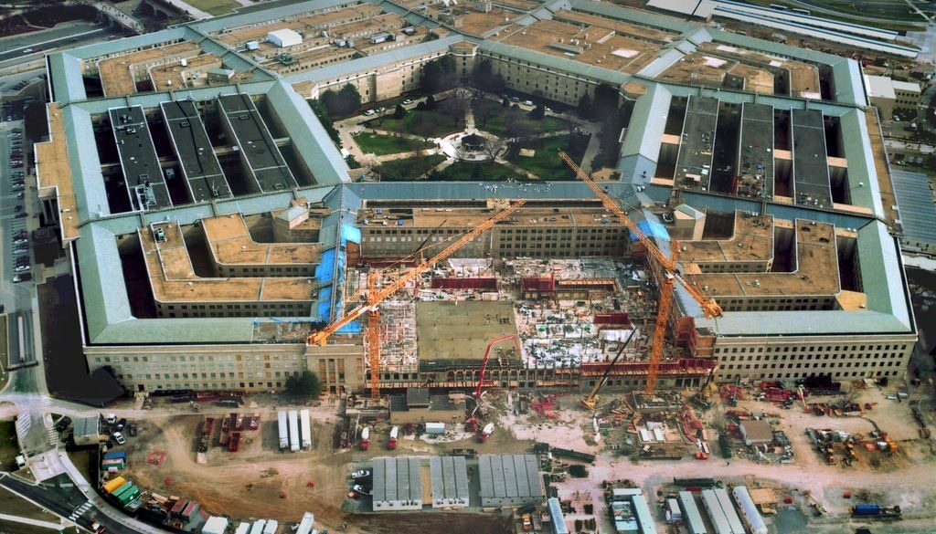 Най-тежкият удар по Пентагона е нанесен на 11 септември 2001г. Снимка на възстановяването разкрива мащаба на разрушенията.