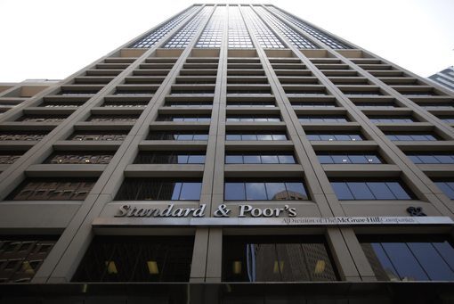 S&P: Франция се отнася по-серизно към дълговите си проблеми от САЩ S&P: Франция се отнася по-серизно към дълговите си проблеми от САЩ