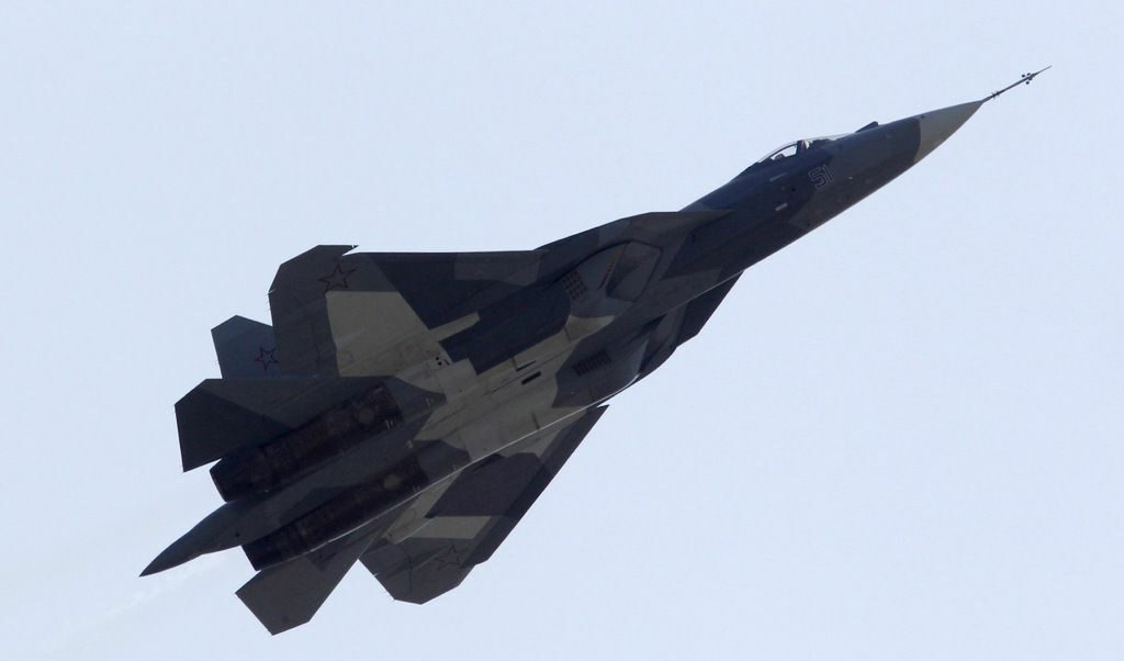 Руският изтребител Т-50 по време на първия си публичен полет