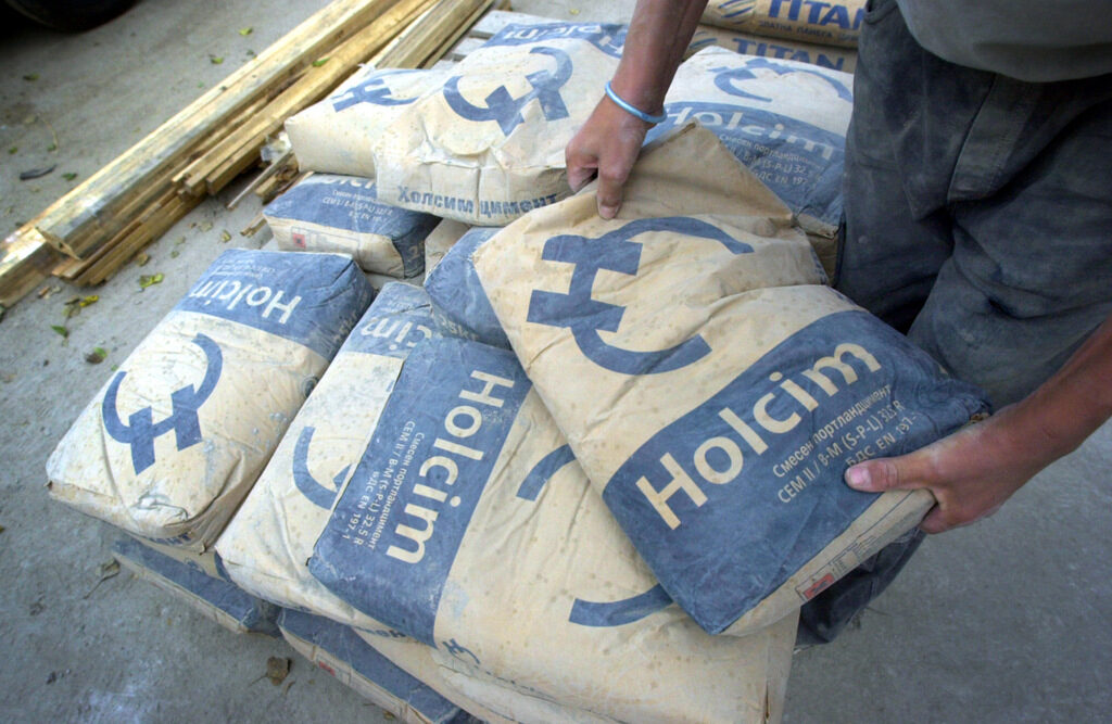 Скъпият франк сви печалбата на Holcim