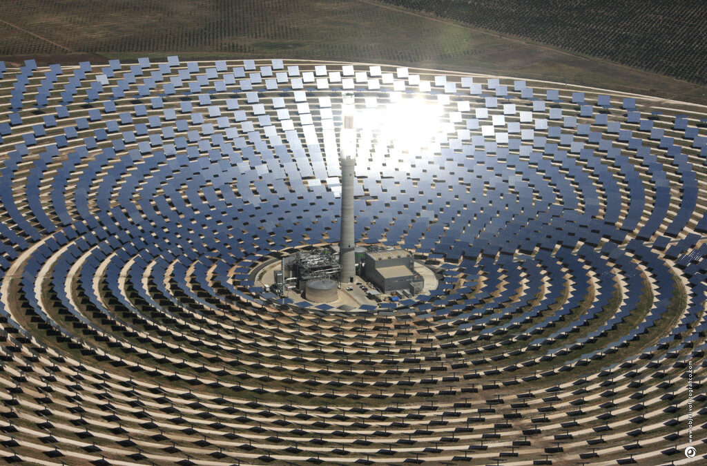Gemasolar е първата в света слънчева централа, която може денонощно да подава енергия към мрежата. Тя се намира във Фуентес де Андалусия близо до Севиля.