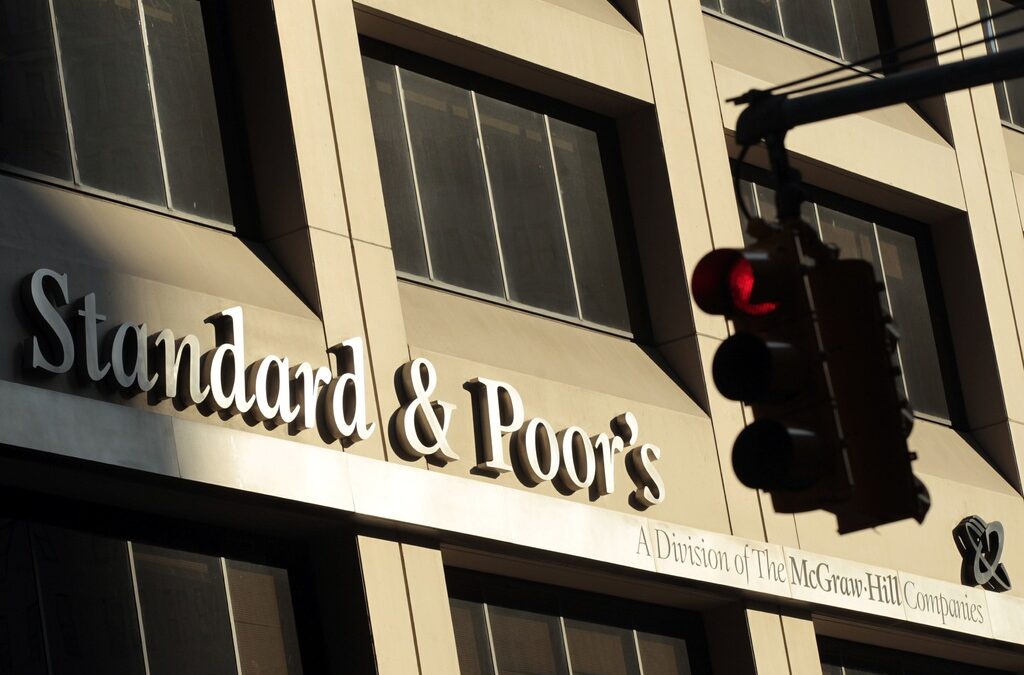 S&P заплаши първокласния рейтинг на Великобритания