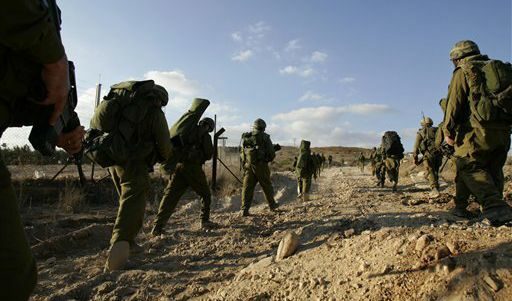 Израелски войници в Ливан по време на войната през 2006 г. Израелски войници в Ливан по време на войната през 2006 г.