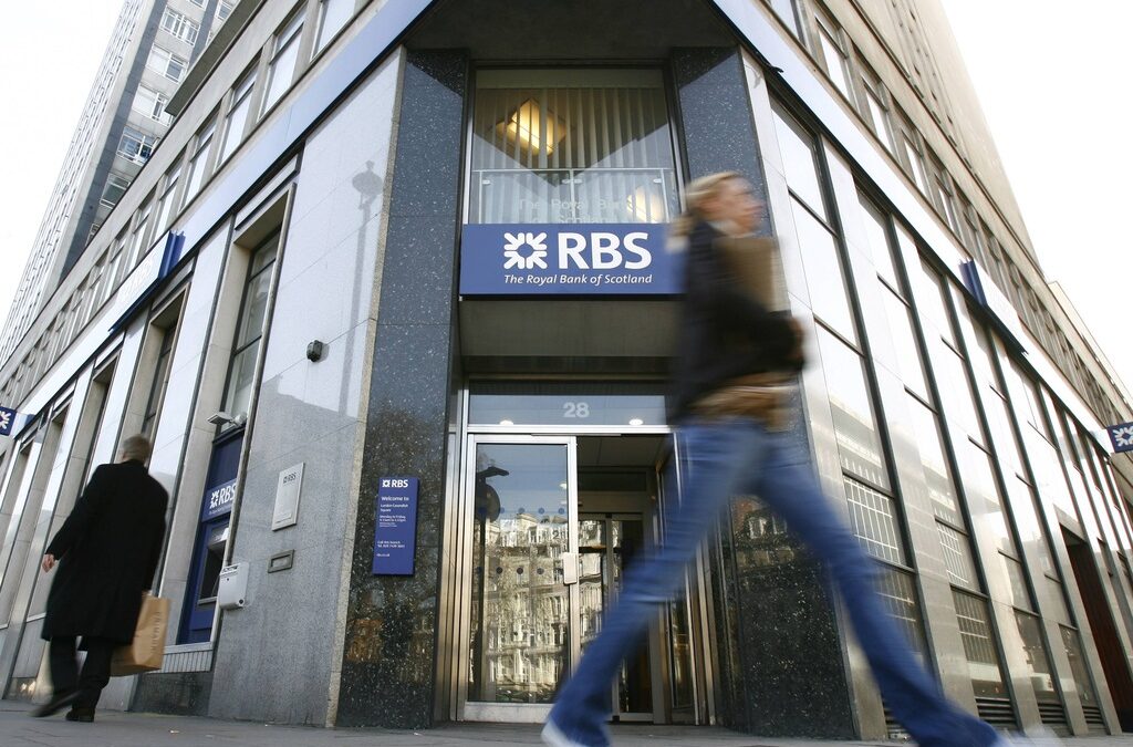 Moody's свали рейтингите и на 12 британски банки