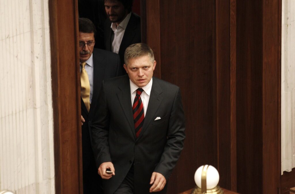 Бившият премиер и лидер на лявата опозиционна партия "Смер" Роберт Фицо