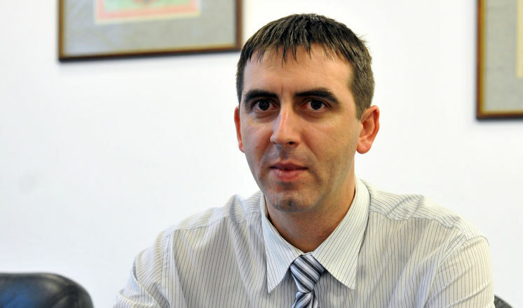 Стоян Николов, управител на "Първа финансова брокерска къща": С краткосрочни решения не могат да се преборят дългосрочните дългови проблеми в еврозоната и в САЩ