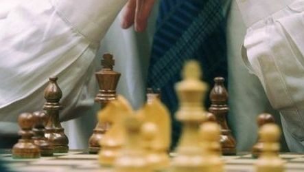 Българският гросмайстор Иван Чепаринов ще играе с францизина Габриел Баталини за място на полуфинала<br /> Българският гросмайстор Иван Чепаринов ще играе с францизина Габриел Баталини за място на полуфинала<br />