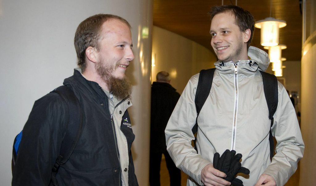 Двама от основателите на The Pirate Bay Готфрид Свартхолм и Петер Сунде по време на съдебния процес срещу тях през 2009 г.