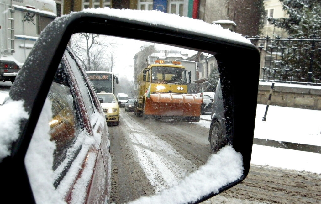 Обстановката в страната след снега и пороите постепенно се нормализира (обновена в 17.15ч  и видео)