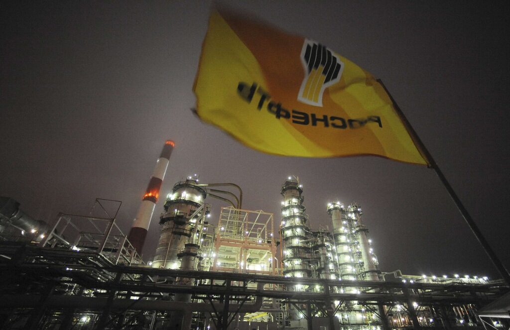 Рафинерията "Новокуйбишевск" край град Самара е собственост на "Роснефт"
