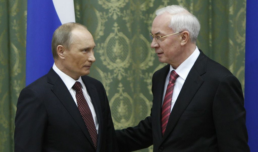 Украинският премиер Микола Азаров заедно с Владимир Путин през 2010 г., когато пак се водиха преговори за намаляване на цената на руския газ<br /> Украинският премиер Микола Азаров заедно с Владимир Путин през 2010 г., когато пак се водиха преговори за намаляване на цената на руския газ<br />