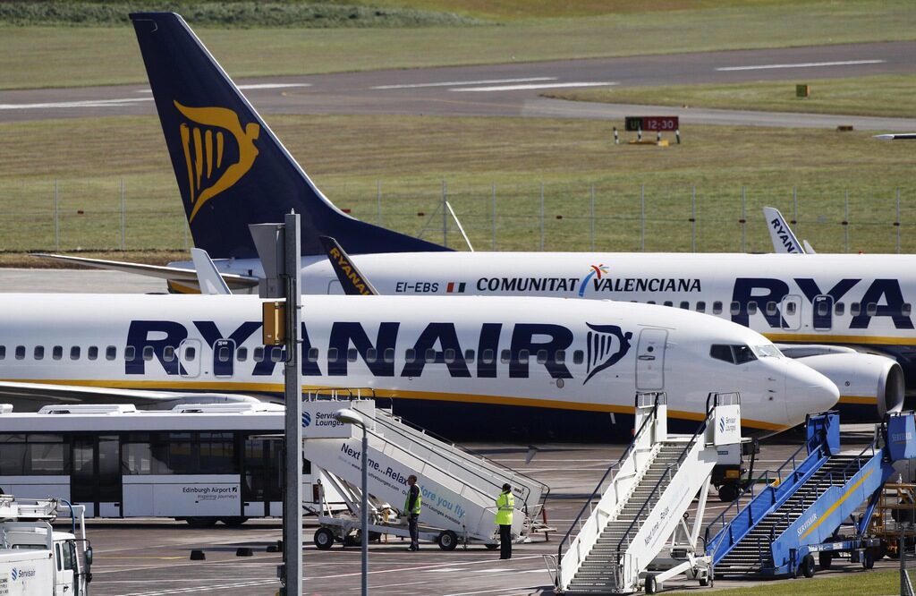 Ryanair ще създаде 1000 нови работни места през 2012 г.
