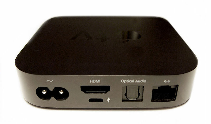 По-старото set-top box устройство Apple TV, с което компанията се опита да навлезе на телевизионния пазар. По-старото set-top box устройство Apple TV, с което компанията се опита да навлезе на телевизионния пазар.