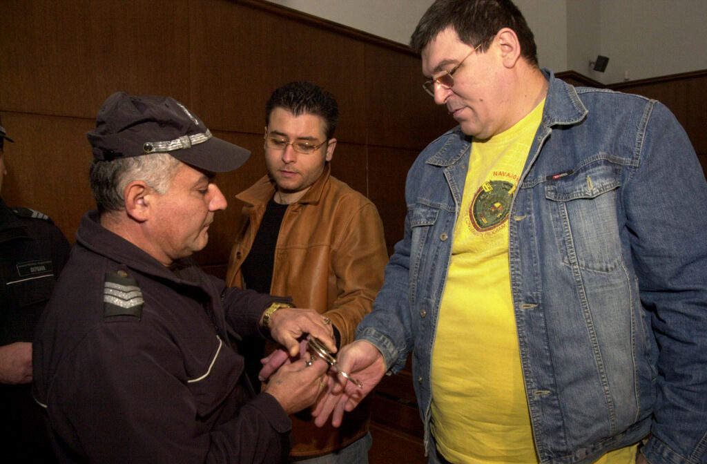 Боян Петракиев (на преден план) през 2006 година в съдебната палата