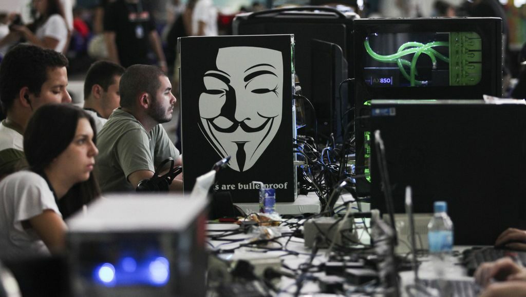 Испанската полиция задържа четирима "хактивисти" от групировката Anonymous