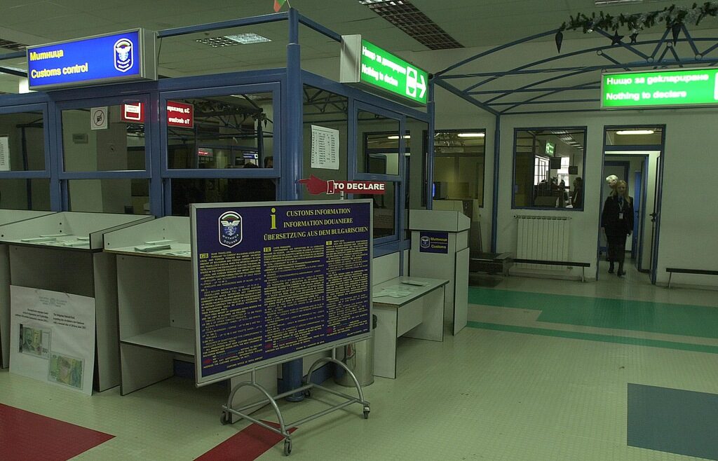 Митничари задържаха 1500 кг тютюн за наргиле, деклариран като ароматизатори