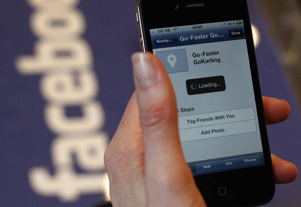 Европа остана без Facebook (допълнена)