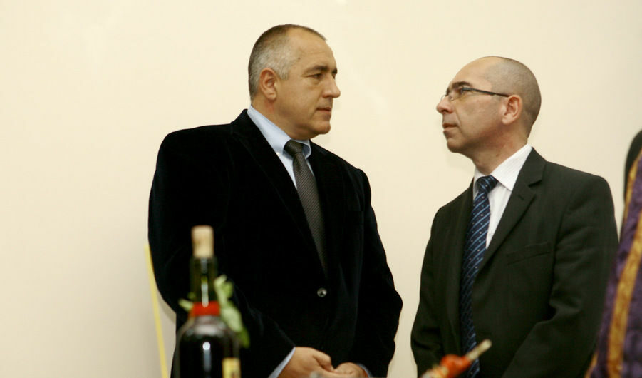 Константинов обвини касата, заместниците си и Дянков за скъпите поръчки на лекарства Константинов обвини касата, заместниците си и Дянков за скъпите поръчки на лекарства