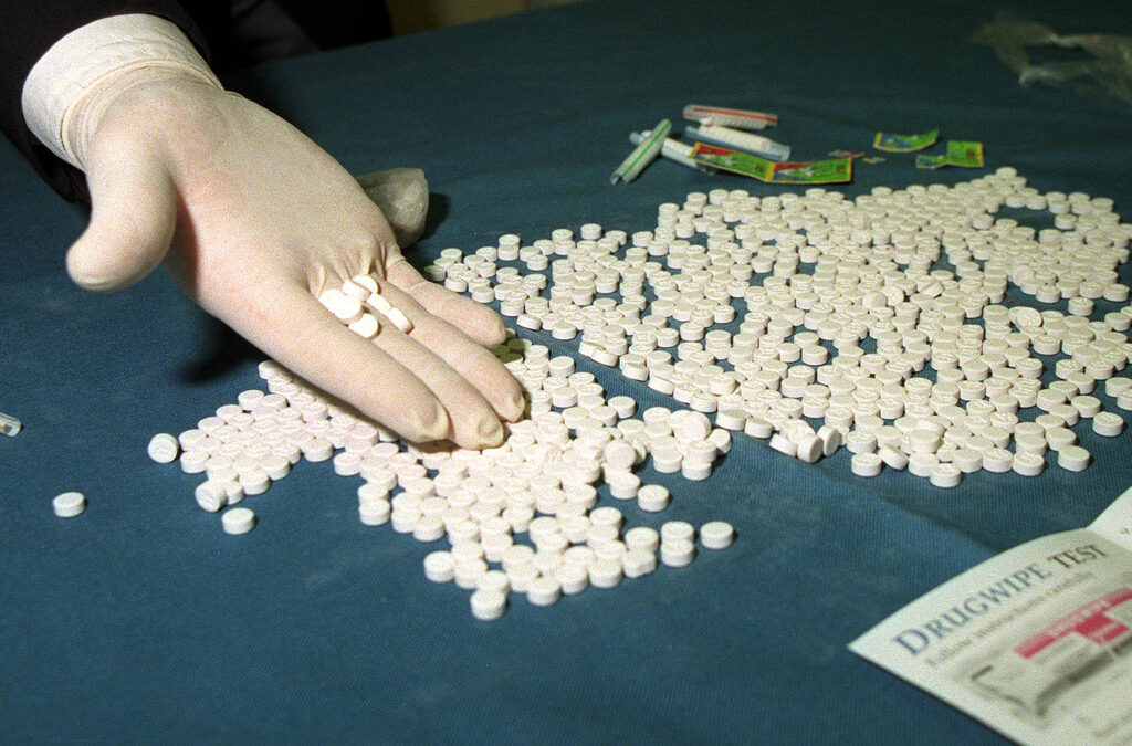 LSD може да лекува алкохолизъм, твърди изследване на докторанти от "Харвард"