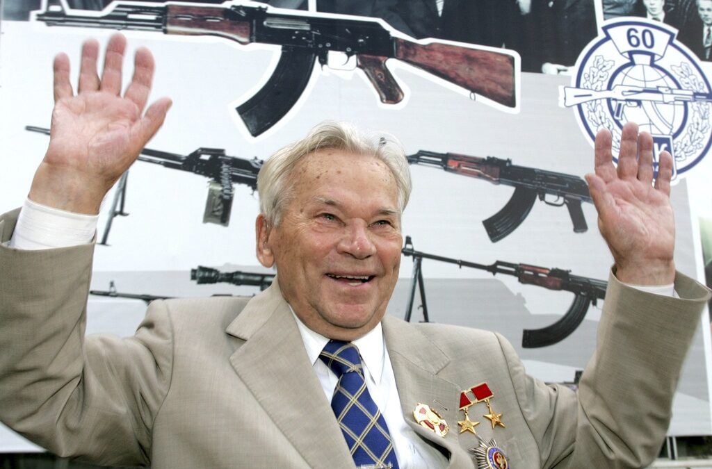 Създателят на легендарния автомат Михаил Калашников през 2007 година, 
когато се отбелязват 200 години от създаването на оръжения завод в Ижевск