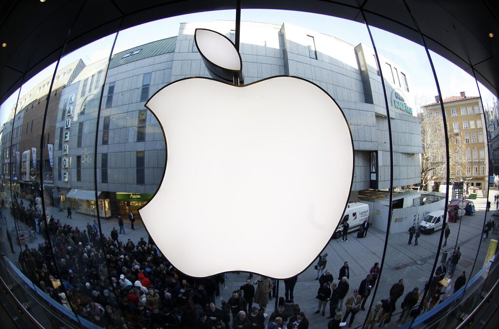 Apple и издатели на електронни книги са обвинени в картелиране