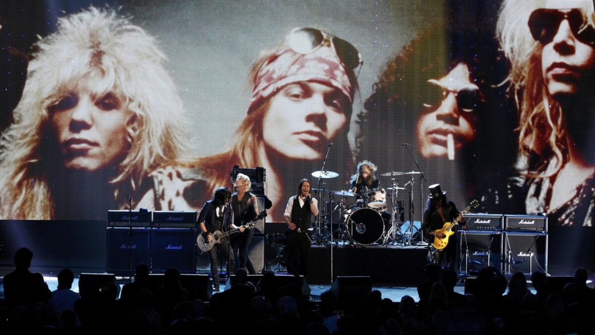 Guns N' Roses в сегашния си състав пяха на церемонията в Кливланд.<br />