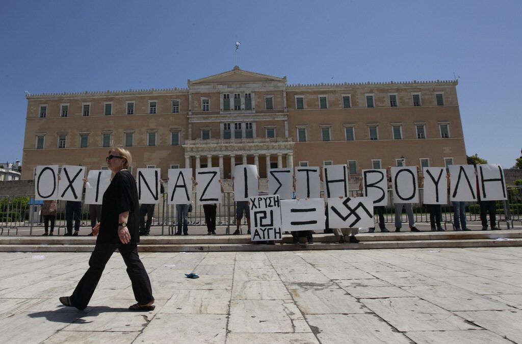 Хиляди гърци протестираха на 1 май срещу строгите мерки за икономии, наложенина страната от межуднародните й кредитори