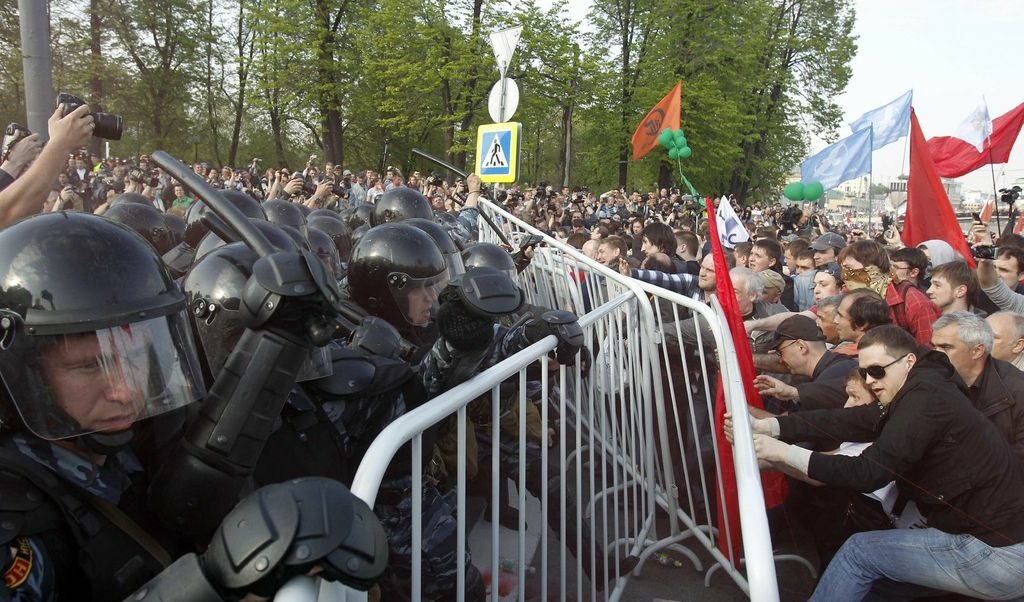Сблъсък между полицаи и демонстранти по време на протеста