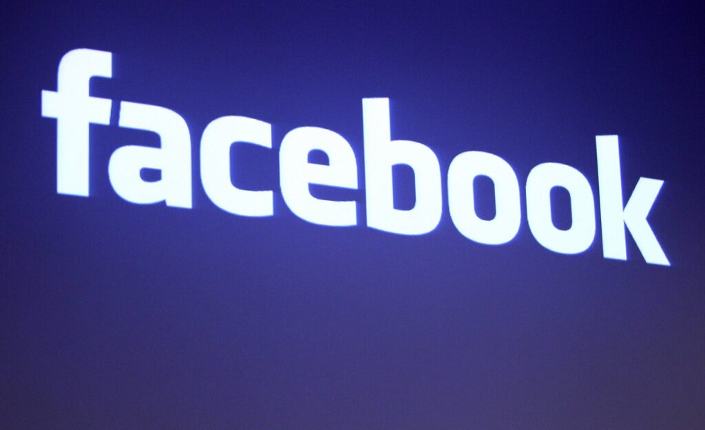 Facebook ще иска пари за публикуването на "акцентирани" статуси и снимки