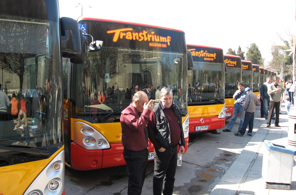 През пролетта на 2011г. частната компания "Транстриумф холдинг" във Варна купи 20 нови автобуса, за да обслужва с тях линии на градския транспорт. За събитието пристигнаха премиерът Бойко Борисов и министърът на финансите Симеон Дянков. През пролетта на 2011г. частната компания "Транстриумф холдинг" във Варна купи 20 нови автобуса, за да обслужва с тях линии на градския транспорт. За събитието пристигнаха премиерът Бойко Борисов и министърът на финансите Симеон Дянков.