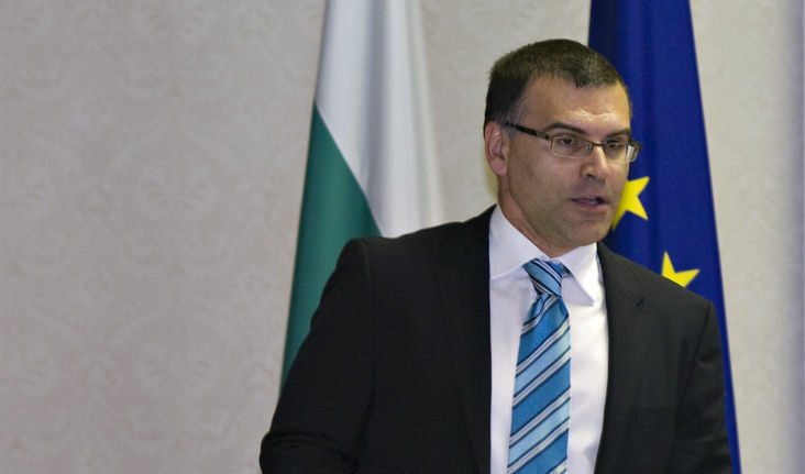 Симеон Дянков обеща да потърси пари за мотоциклетните домакинства