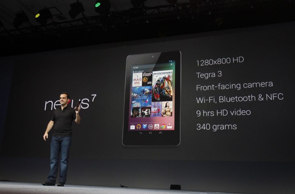 Nexus 7, представен от Хуго Бара директор на продуктовия мениджмънт на Google.