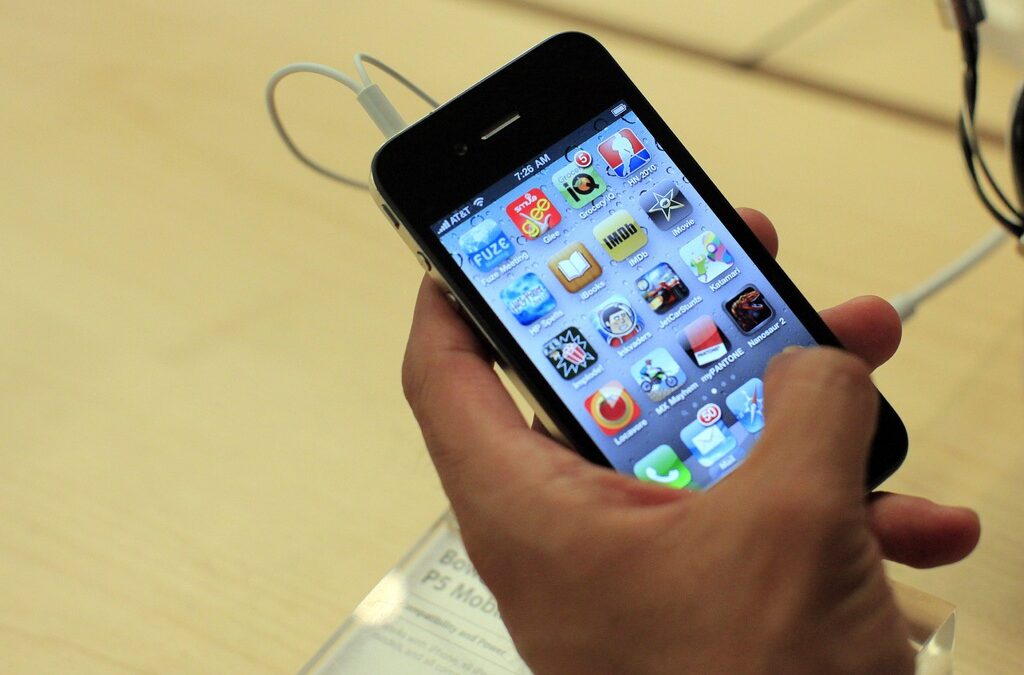 Приложения за iOS използват лична информация без разрешение