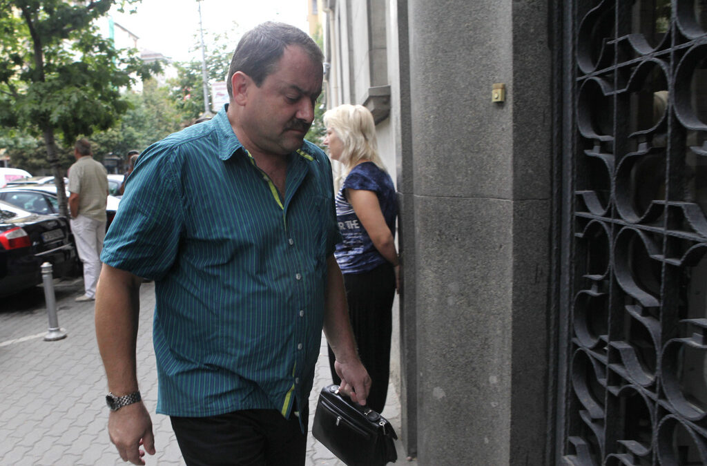 Председателят на Софийския апелативен съд Веселин Пенгезов влиза в петък във ВАС. Там председателят на съда Георги Колев беше привикал делагатите от административните съдилища, за да обсъдят правилата на събранието.